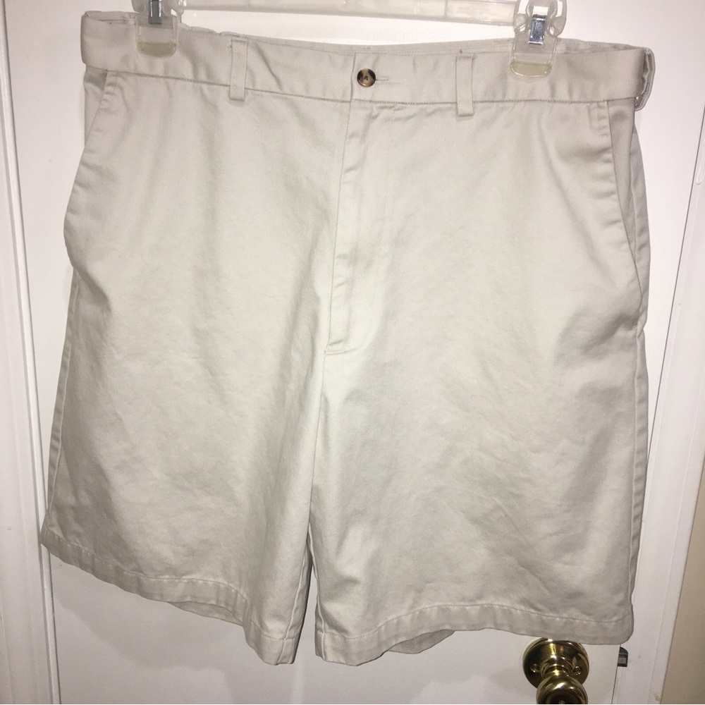 Haggar Men's Light Cream Flat Front Golf Shorts Beige